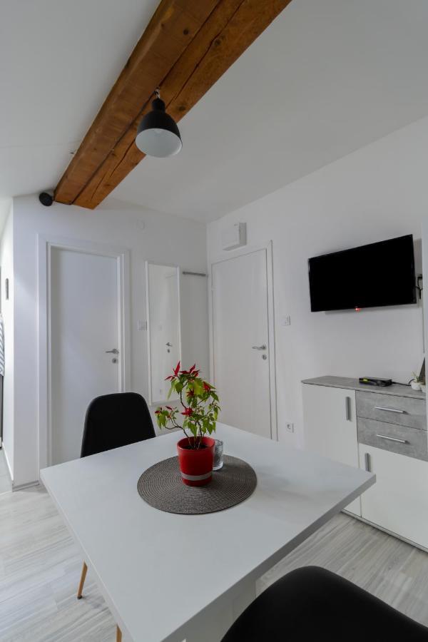 Hill Apartman - Maksimir Rebro ザグレブ エクステリア 写真