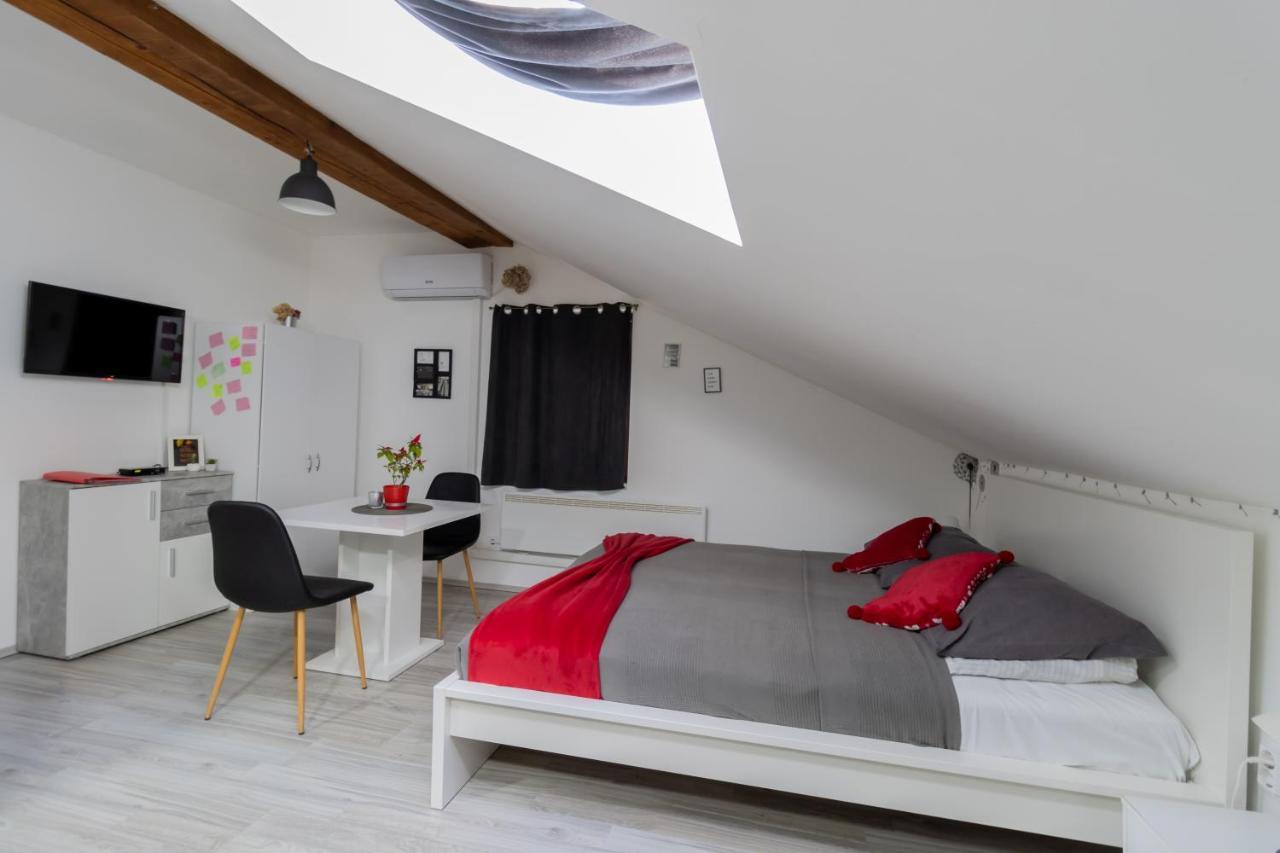 Hill Apartman - Maksimir Rebro ザグレブ エクステリア 写真